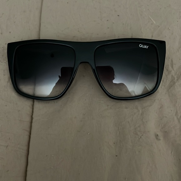 QUAY Nightfall Sunglasses - Picture 1 of 3